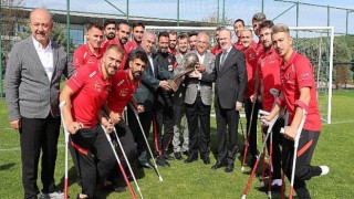 TFF Başkanı Mehmet Büyükekşi, Dünya Şampiyonu Ampute Milli Takımımız ile bir araya geldi