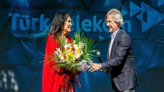 Türk Telekom Yeşilçam’ın sultanı Türkan Şoray’ı hayranlarıyla buluşturdu