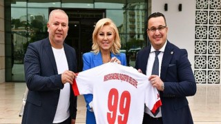 Usta Gazeteciler Dünyanın En Büyük Makam Odasına Konuk Oldu