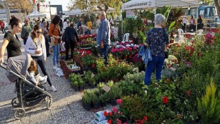 Karşıyaka’yı Çiçek Kokusu Sardı