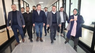 AK Parti İzmir Milletvekili Yaşar Kırkpınar, şehir hastanesinde incelemelerde bulundu