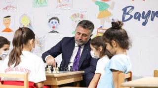 Bayraklı'nın kursları yüz güldürüyor