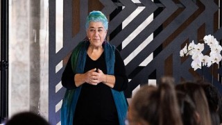 Divan Brasserie’deki “Fuaye’de Sohbet Arası” serisinin ilk konuğu Serra Yılmaz oldu