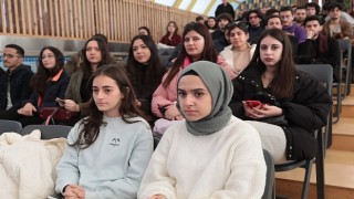 Gençler İPA Kampüs&#39;te ve İBB Gençlik Ofislerinde Buluştu