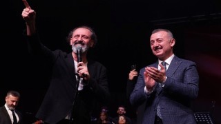 Hakk&#39;ın ve hakikatin şairi Akif&#39;e Büyükşehir&#39;den unutulmaz gece