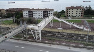 Körfez Şirinyalı yaya üstgeçidi tamamlanma aşamasına geldi