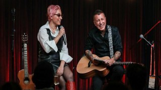 Müzik Seni Hayal Kırıklığına Uğratmaz