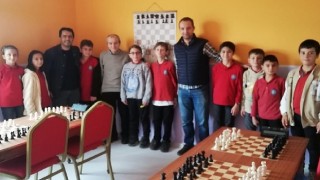 QNB Finansinvest&#39;ten çocuklara satranç sınıfı