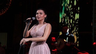 Sivil Toplumun Parlayan Yıldızı GGYD&#39;nin Yılbaşı Balosunda Şevval Sam Müthiş Performansı ile Coşturdu