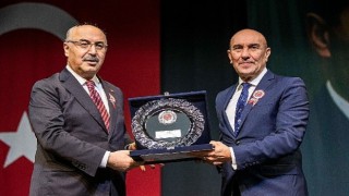 TÜRFAD&#39;dan Başkan Soyer&#39;e onur ödülü