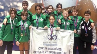 Yüzücülerimizden Büyük Başarı