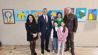 10 Yaşındaki Ressam Deren Polat Gölcük te Sergi Açtı