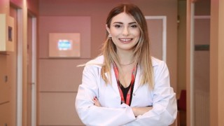 Annenin bebeğe teması, güçlü bağ oluşturuyor ve özgüvenini geliştiriyor