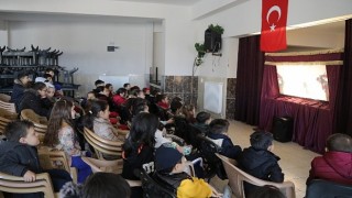 Çocuklara Müze Gezisi ve Karagöz Oyunu