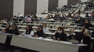 EÜ Hemşirelik Fakültesinde “Sen Olduğun Her Halinle Güzelsin” paneli