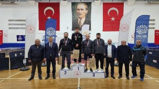 Gölcük te Masa Tenisinin En İyi Sporsularu Belirlendi
