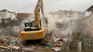 Gölcük te Yıkılan Orta Hasarlı Ya Da Metruk Bina Sayısı 111 Oldu