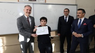 Protokol Öğrencilerin Karne Heyecanına Ortak Oldu