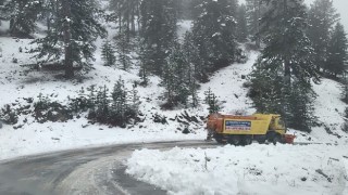 Seydikemer'de karla kaplanan yollar açıldı