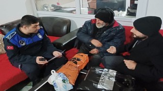 Sokakta Kalan Vatandaşlara apos;Sıcak Bir Yardım Eli