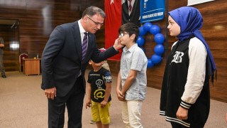 Van Büyükşehir Belediyesi kentte bulunan 300 Tip 1 diyabet hastası çocuğa şeker ölçüm cihazı ile 7 bin sensör dağıttı