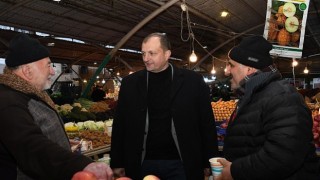 Başkan Mesaiye Pazarda Başlıyor