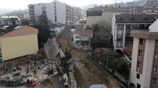 Karamürsel 101. Cadde araç ve yayalar için güvenli hale geliyor