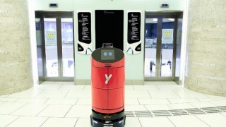 Yemeksepeti nin Asansör Kullanabilen Yemek Teslimat Robotu YEBO, Akmerkez de