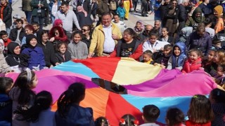 Çocuklar Doyasıya Eğlendi, Doyasıya Oyun Oynadı