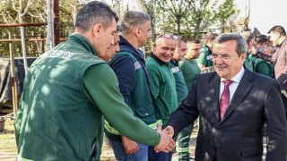 Başkan Batur şantiyelerde işçiyle bayramlaştı