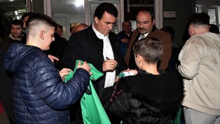 Başkan Dündara çocuklardan yoğun ilgi