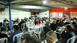 Depremzedeler iftar yemeğinde bir araya geldi