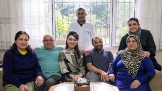 Beylikdüzü Belediyesi, ilçede yaşayan yaşlı ve engelli vatandaşları özel günlerinde de yalnız bırakmıyor