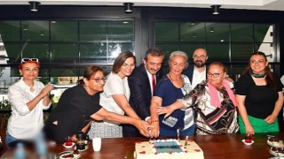 Huzurevi sakinlerine anneler günü kutlaması