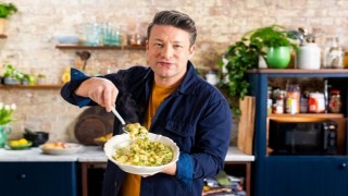 “Jamie Oliver ile Bütçe Dostu Yemekler” yeni bölümleriyle 24Kitchen ekranlarında!