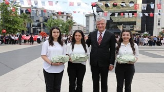 Narlıderede 19 Mayıs Atatürkü Anma Gençlik ve Spor Bayramı kutlamaları resmi törenlerle başladı