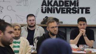 Başkan Büyükakın, üniversiteli gençlerle buluştu