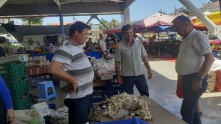 Başkan Topaloğlu pazar esnafını ziyaret etti