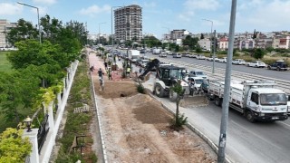 Büyükşehir Sakarya Bulvarında kaldırımları yeniliyor