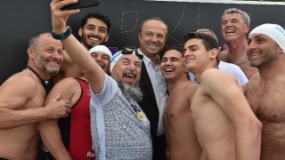 İklim krizine farkındalık oluşturmak için pedal çevirdiler, koştular, yüzdüler