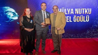 İzmir Şehir Tiyatrolarına 6 dalda “Özdemir Nutku” ödülü