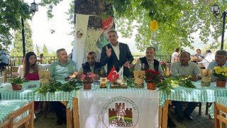 İzmirin Beydağ ilçesinde Beydağ Belediyesince koordine edilen ”Kestane Gal Arısı Zararlısı” bilgilendirme toplantısı yapıldı.