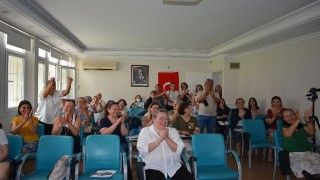 İzmir;in girişimci kadınları sertifikalarını aldı