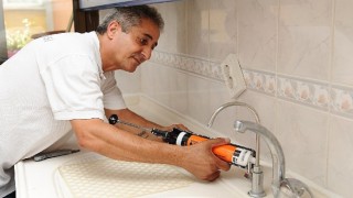 Karşıyaka Belediyesi nin evde tamir hizmetine yoğun ilgi