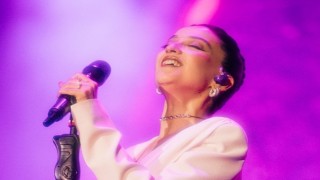 Melike Şahin Göz Alıcı Bir Geceye İmza Attı