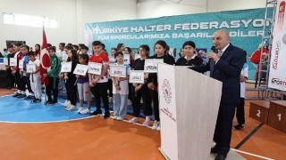 Minikler Türkiye Halter Şampiyonası Keçiörende düzenleniyor