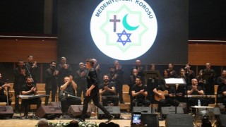 Şarkılar depremzedeler için söylendi