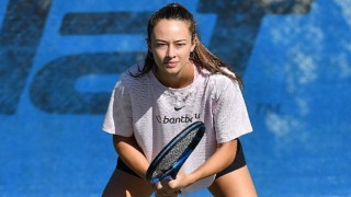 Türk kadın sporcu Zeynep Sönmez Wimbledonda!