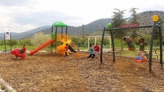 Antalya Büyükşehir ilçelerde çocuklar için oyun parkı yaptı