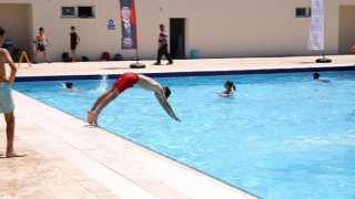 Aydın Büyükşehir Belediyesi&#39;nden Karacasulu çocuklara karne hediyesi